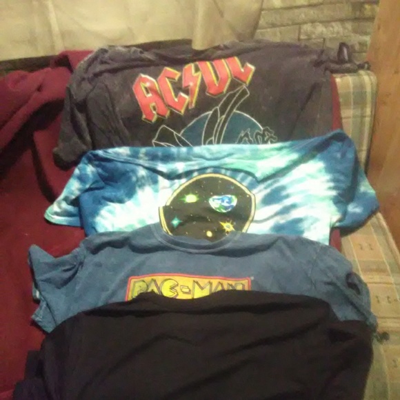 4 brand new graphics tees - Picture 2 of 2